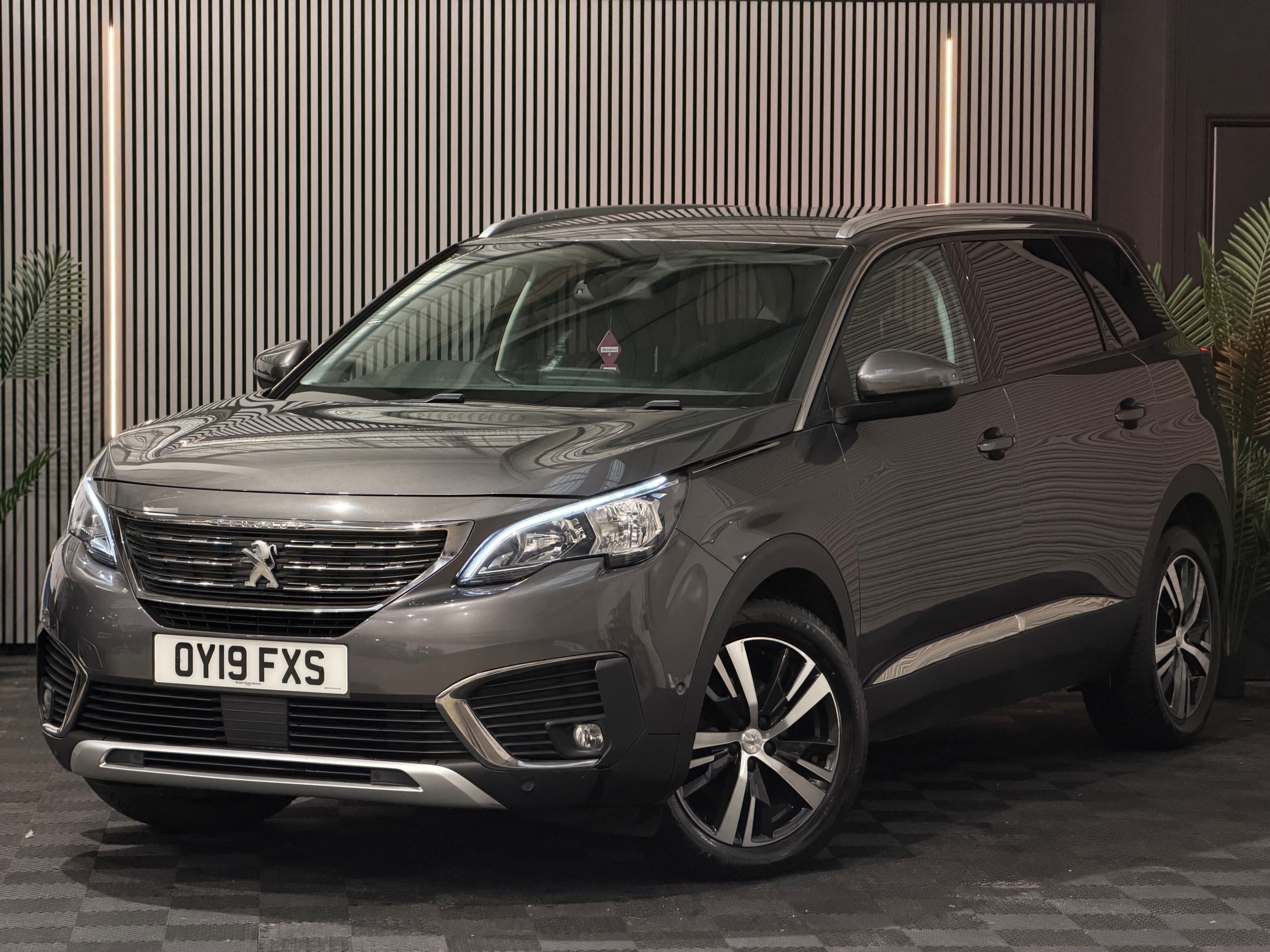 2019 Peugeot 5008 Allure
