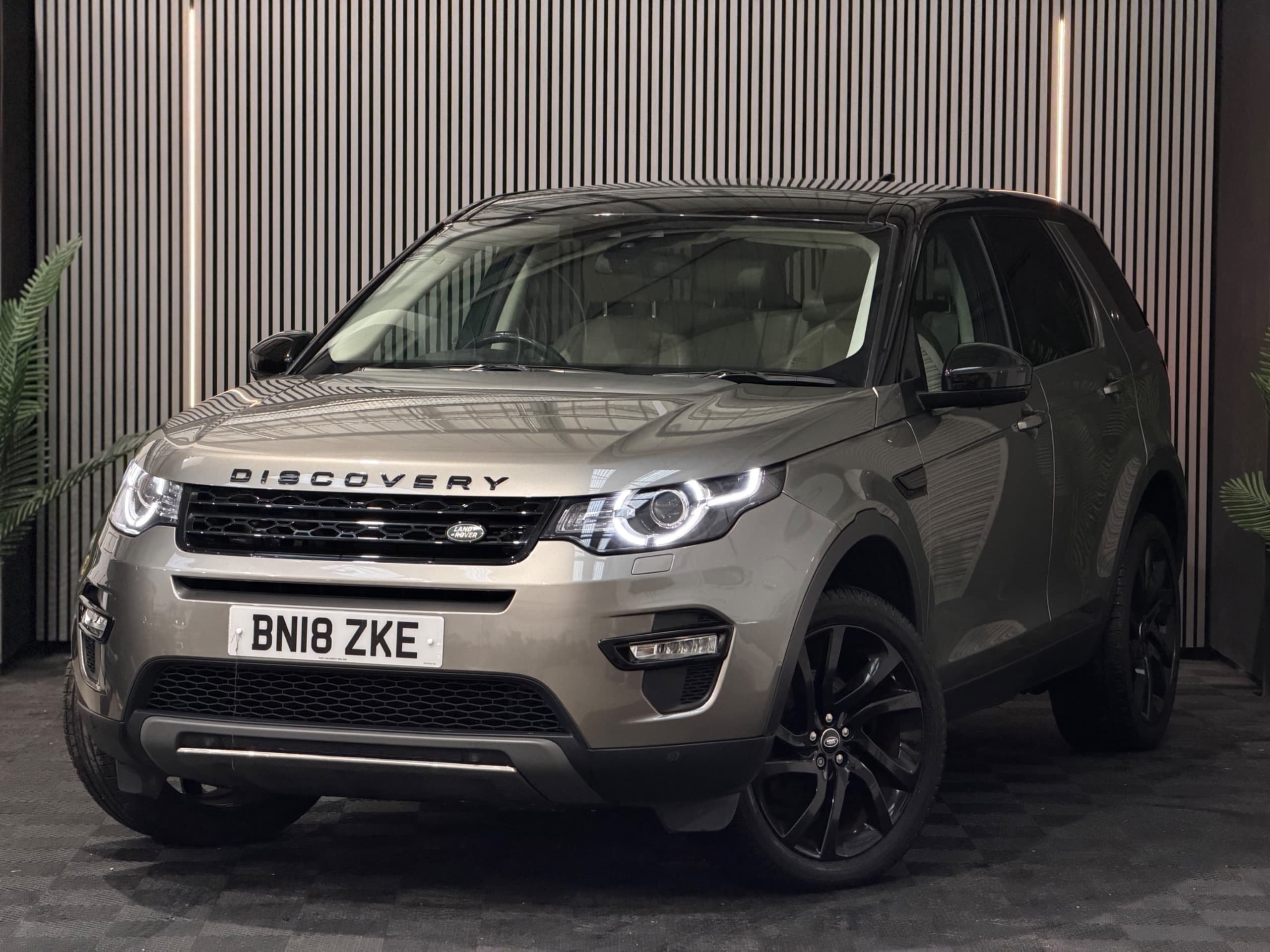 2018 Land Rover Discovery Sport HSE Black