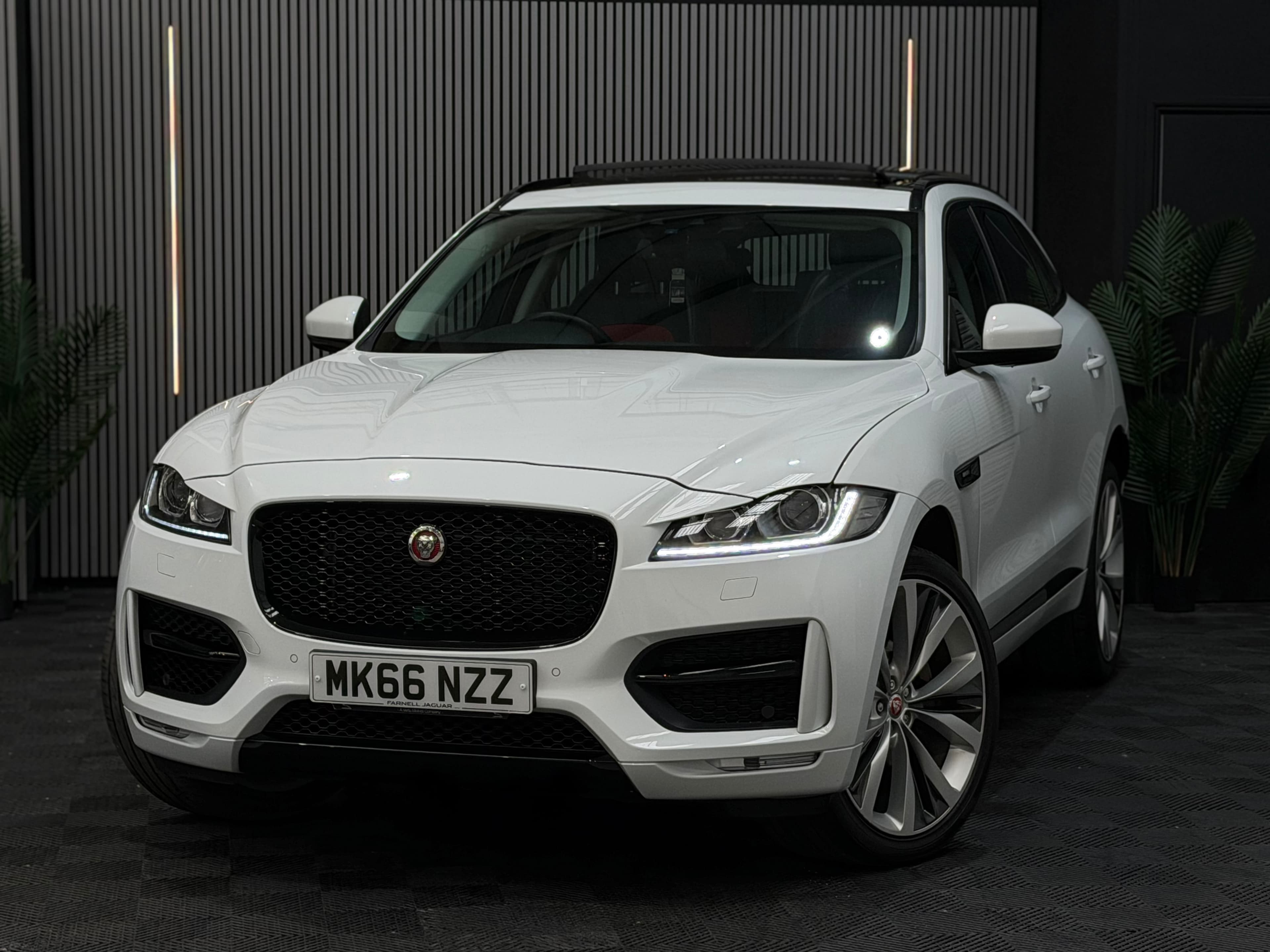 2016 Jaguar F-PACE R-Sport