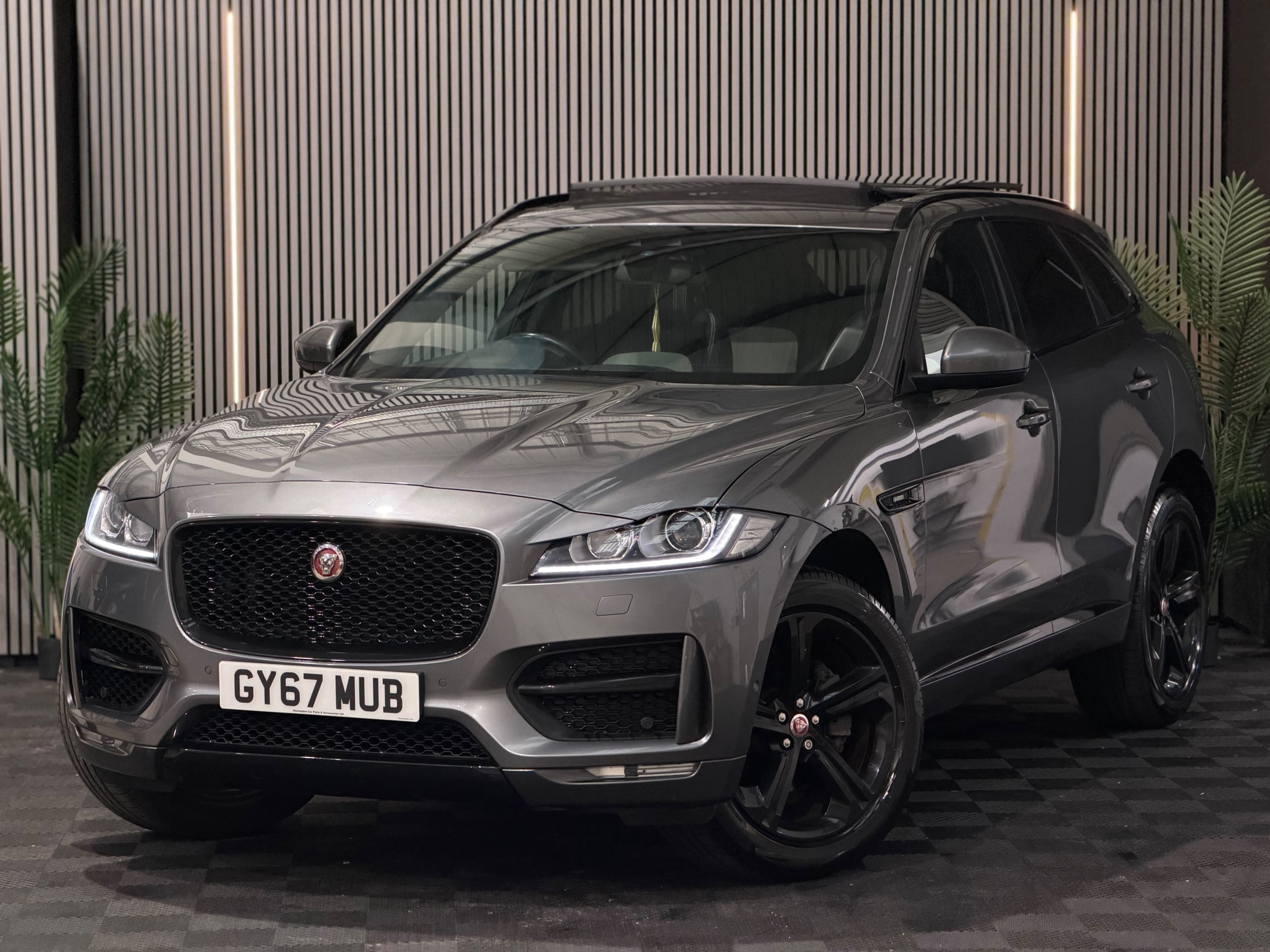 2017 Jaguar F-PACE R-Sport