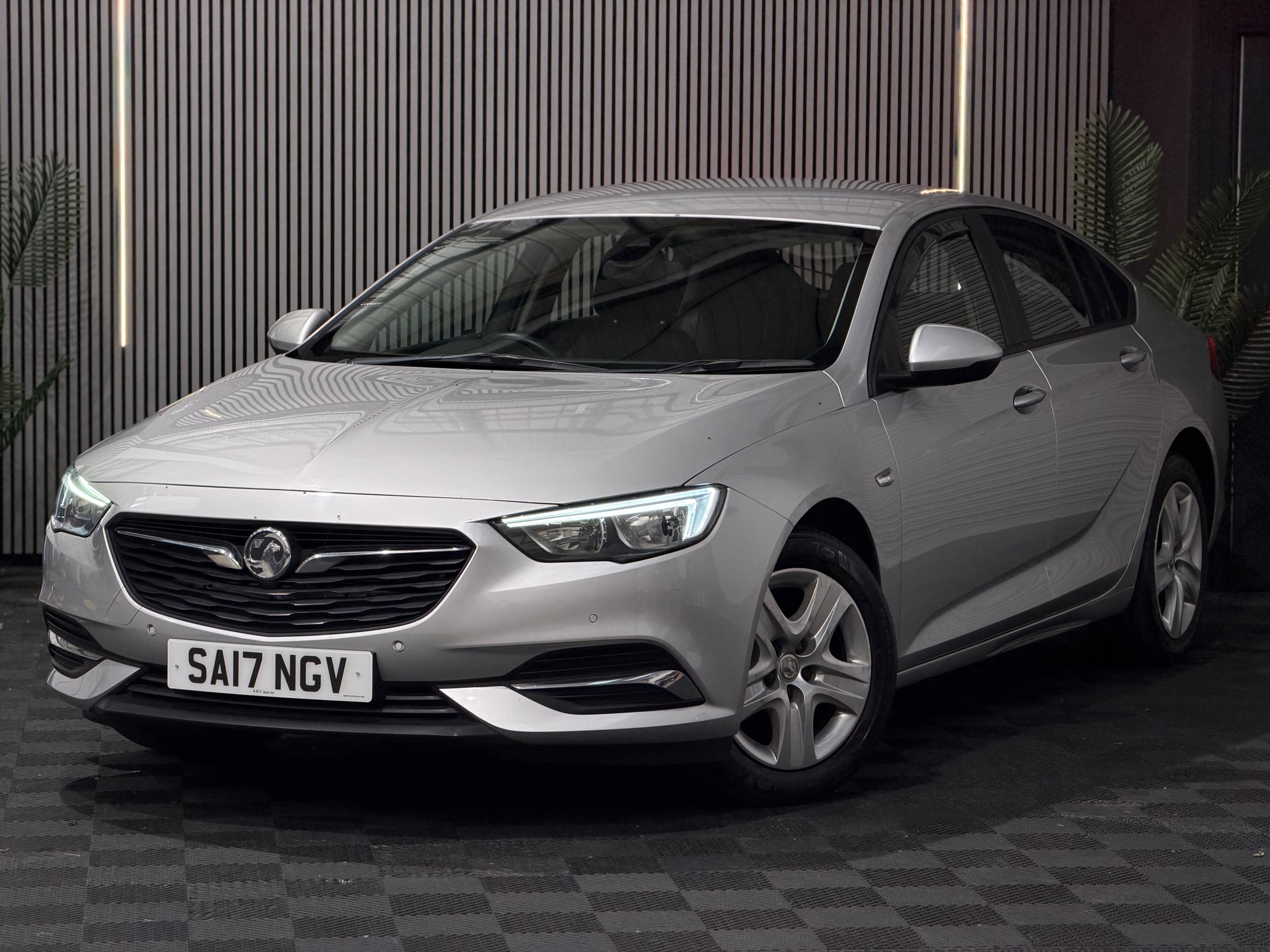 2017 Vauxhall Insignia Design Nav